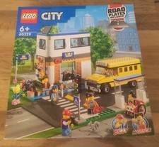 SET BOITE LEGO CITY ville  NEUF 60329 SCHOOL DAY UNE JOURNÉE À D' ECOLE BUS
