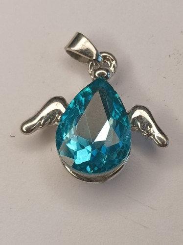 Pendentif argenté avec pierre