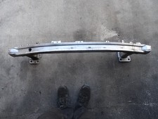 Traverse supérieur avant pour