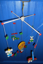 mobile en bois décor chambre d'enfant ancien