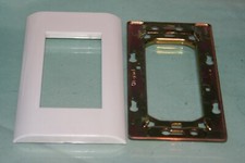 Legrand mosaic 45 Plaque blanche + support 748 04 horizontal 750 10  75010