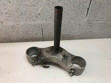 UN TE DE FOURCHE INFERIEUR