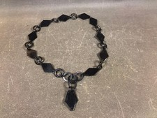Ancien collier de femme en plastique noir maillons losange et cercles vintage