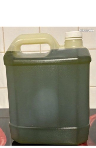 Trois bidons - (15, litres)