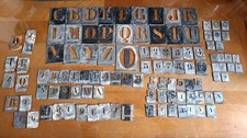 Lot de plus de 100 LETTRES ET CHIFFRES POCHOIRS en ZINC Anciennes 