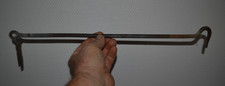 Ancien grand contrevent, crochet de porte,de volet en métal et à pointer (45 cm)