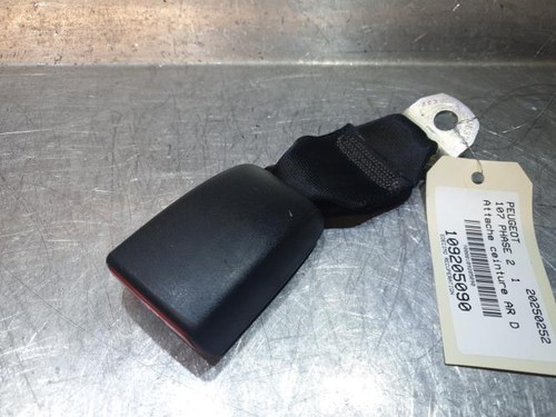 Attache ceinture arriere droit