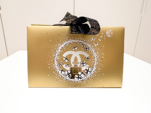 Chanel boîte cadeau dorée
