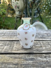 Vase miniature en opaline