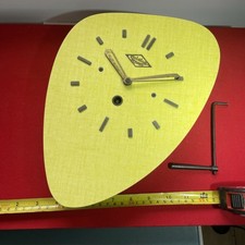 Pendule Murale Lutecia Formica Jaune Vintage