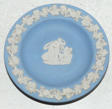 WEDGWOOD  COUPELLE EN PORCELAINE ANGLAISE §§