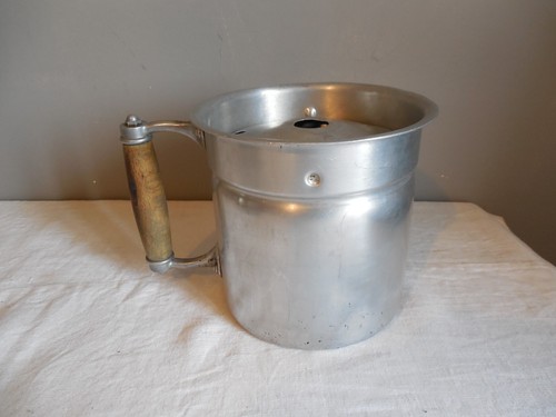 Pot vintage aluminium pour - pot,