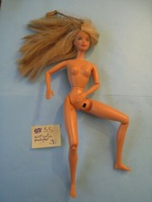 poupée BARBIE articulée des