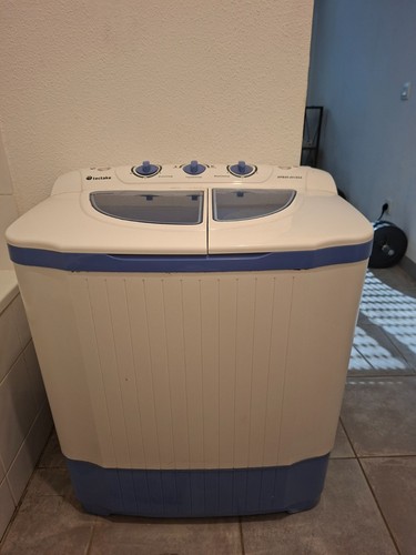 Machine laver plastique - à,