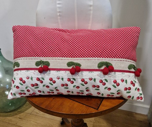 Coussin décoratif fait - , main