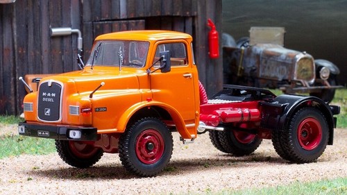 Miniature camion auto - auto, 1:43