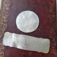 2 Jetons Anciens Nacre Gravée