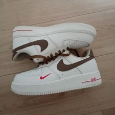 nike air force 1 creme sigle nike marron taille 42 état neuf