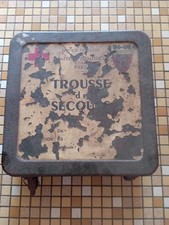 Rare trousse de secours. Service de santé. Sapeurs pompiers de Paris. Casques...