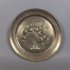 Assiette Haut-Relief Étain