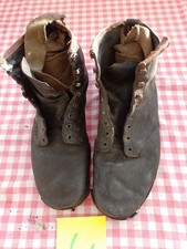 Ancienne Paire de  Chaussures Cuir  semelle cloutée  militaire à déterminer  N 4