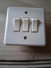 Triple interrupteur Ou va et vient Legrand Neptune Neuf De Stock. 