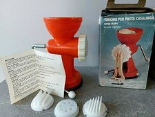 Ancienne machine à pâtes à