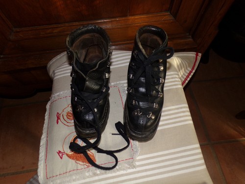 Anciennes chaussures ski - chaussures,