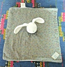 OP/ DOUDOU LAPIN PLAT LES JOUETS DU MOULIN ROTY GRIS FLEUR BLEU JAUNE BLANC TTBE