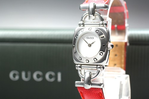 Presque comme neuve montre - comme, neuve]