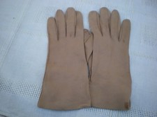 une paire de gants femme en