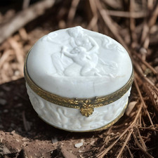 Boîte ronde Biscuit JASPERWARE décor à l'Antique Aphrodite Putti TERNET LIMOGES