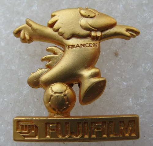Pin football mascotte footix - pin's,