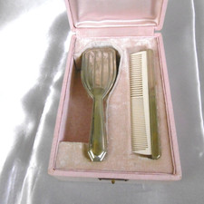 ancienne brosse et peigne support metal argente