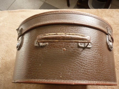 Boite chapeau marron - chapeau/, (