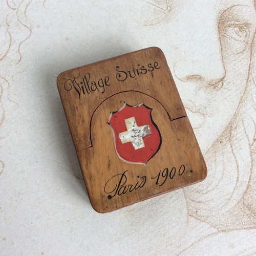 Ancien petit coffret - , à