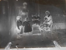 ANCIENNE PLAQUE PHOTO EN VERRE ENFANTS TRICYCLE CHEVAL