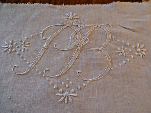 Monogramme brodé sur lin - brodé,