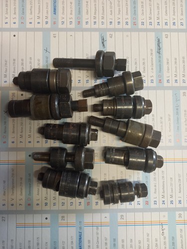 Neuf emportes pièce métal - ,