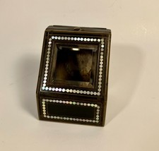 Joli porte montre en bois noirci à décor de nacre. Epoque Napoléon III.