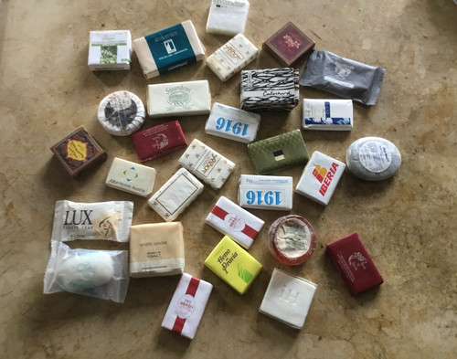 Lot petits savons divers - savons,