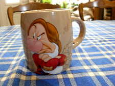 MUG tasse à café Disney Land Paris  figurine Grincheux 7 nains  Blanche neige