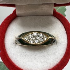 Bague vintage fantaisie verte et or avec strass. Taille 52.