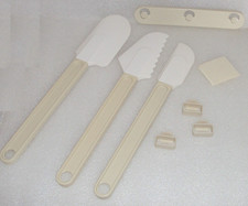 Tupperware Set 3 Scraper