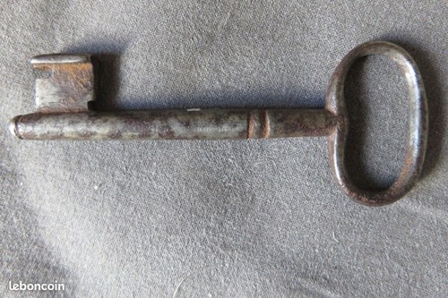 Ancienne clef armoire - clef, /ma13