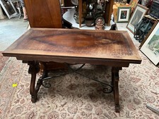 Table de style espagnol en
