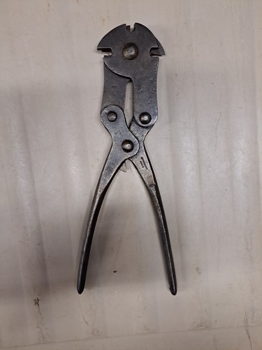 Ancienne pince coupe barbelés - coupe,