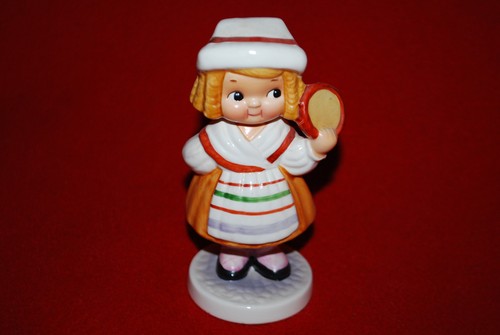 Goebel hummel figurine - figurine, dolly