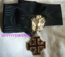 DEC8355 - COMMANDEUR ORDRE DU