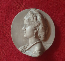 Sculpture en plâtre signée